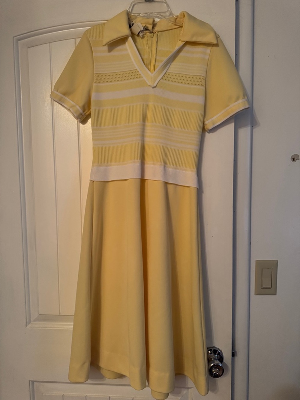 Bleeker Street Vintage ILGWU 1960/70s Soft Yellow Polyester Midi Dress Size S/M